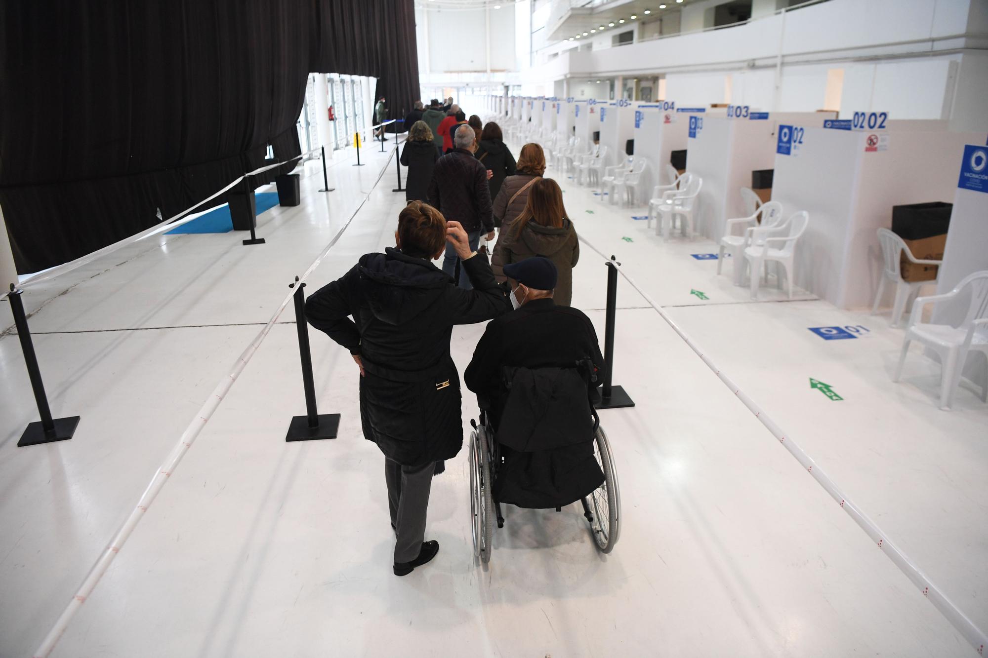 La vacunación frente al COVID se traslada a los hospitales tras el cierre del vacunódromo de Expocoruña