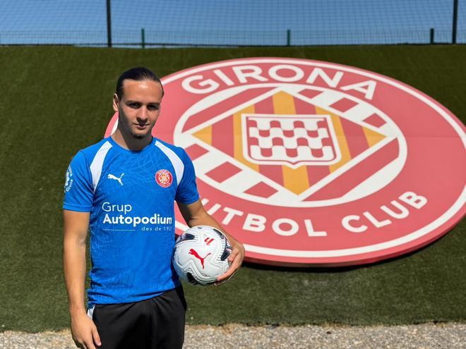 Izan González: "Quiero ascender con el Girona y luego llegar a la Selección"