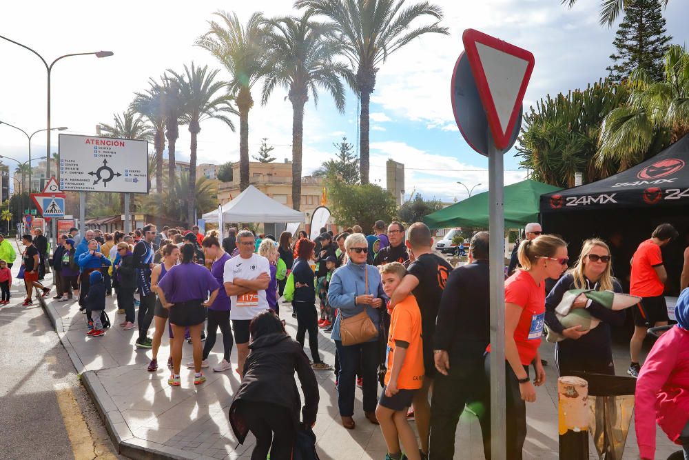 Más de 400 personas toman parte en la marcha solidaria de AFA Torrevieja y en las pruebas deportivas, en las que triunfan corredores locales