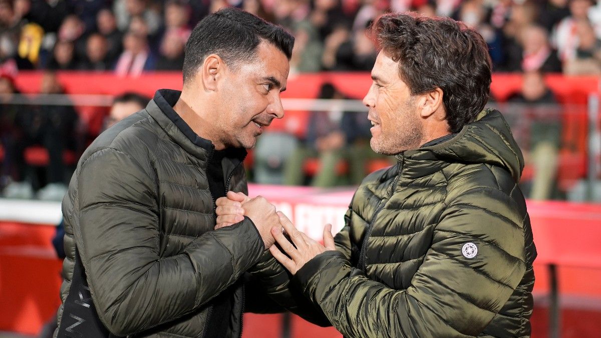 Míchel saluda a Rubi antes del partido ante el Almería