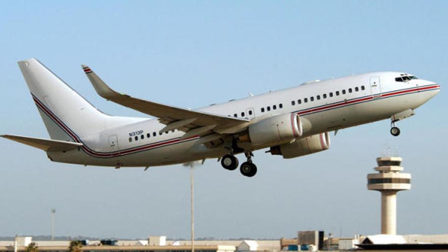 Un Boeing 737 despega del Aeropuerto de Son Sant Joan el 12 de marzo de 2004.