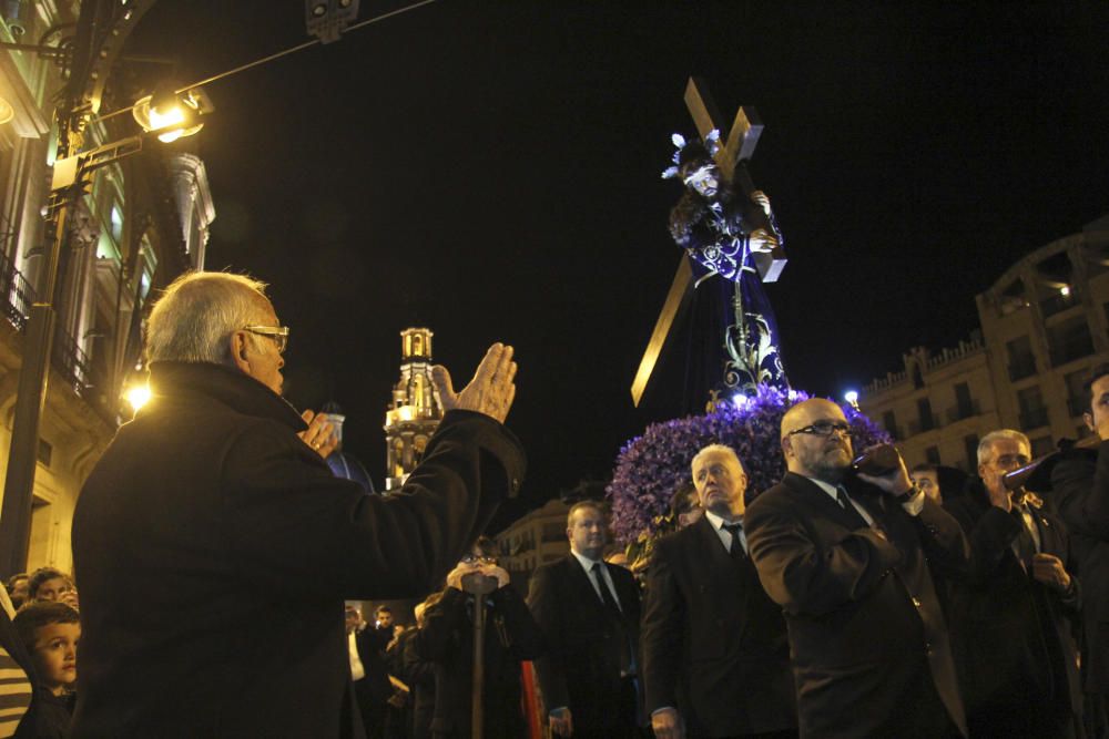 El último abrazo en Alcoy