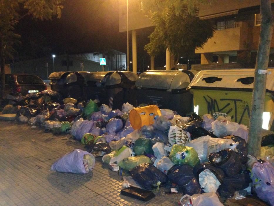 Basura acumulada en el Parque Litoral