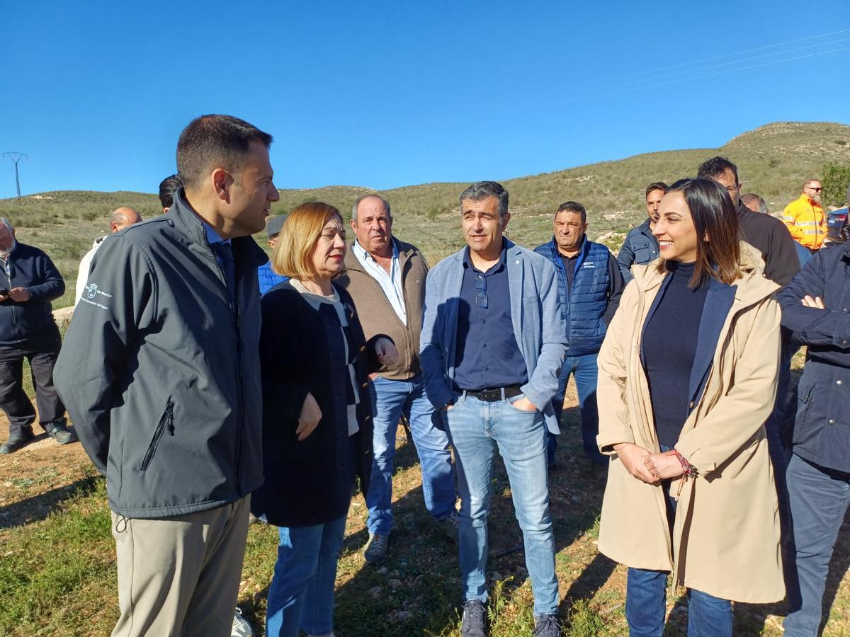 La consejera, Sara Rubira, durante su visita a la Comunidad de Regante Miraflores, en Jumilla.