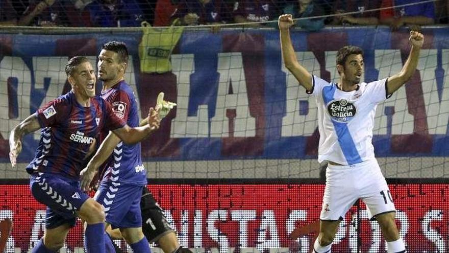 Domínguez festeja su gol en Ipurua ante Albentosa, entonces en el Eibar.