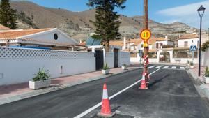 Matusseria a Granada: es deixen un pal perillós al mig d’un carrer