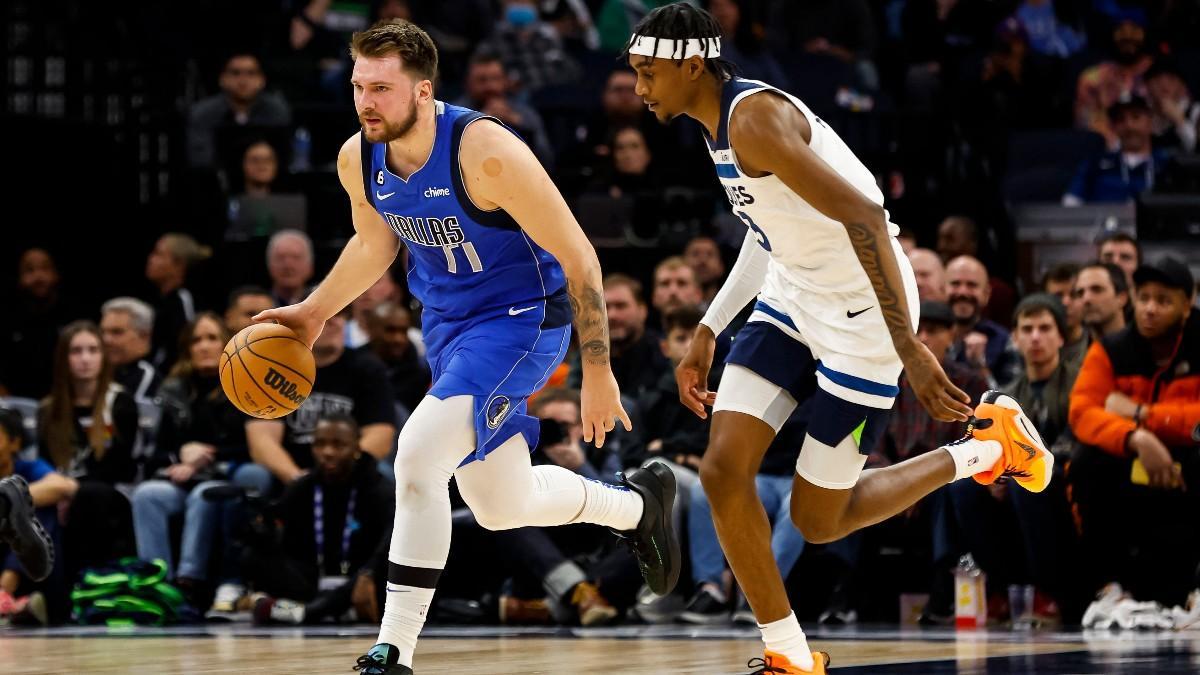 Luka Doncic controla el balón