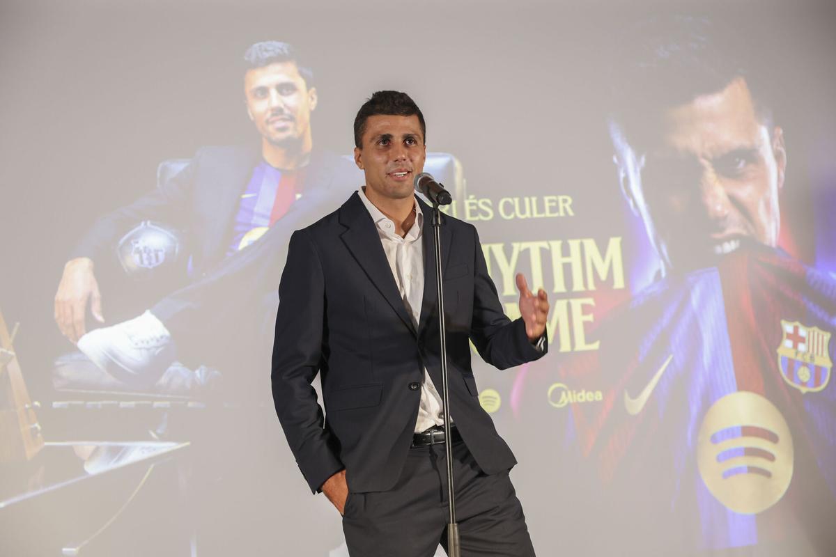 Spanish midfielder Rodrigo Hernandez 'Rodri' poses as a new FC Barcelona player in Barcelona, Spain, 18 August 2026, following his official signing as a new FC Barcelona player on transfer from Manchester City. EFE/ Alejandro Garcia