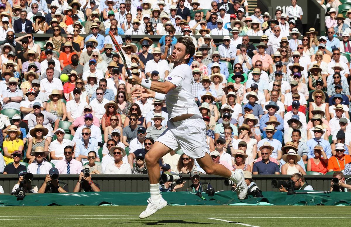 Wimbledon (United Kingdom), 08/07/2022.- Cameron Norrie of Britain in action against Novak Djokovic of Serbia during their men’s semi final match at the Wimbledon Championships in Wimbledon, Britain, 08 July 2022. (Tenis, Reino Unido) EFE/EPA/KIERAN GALVIN EDITORIAL USE ONLY