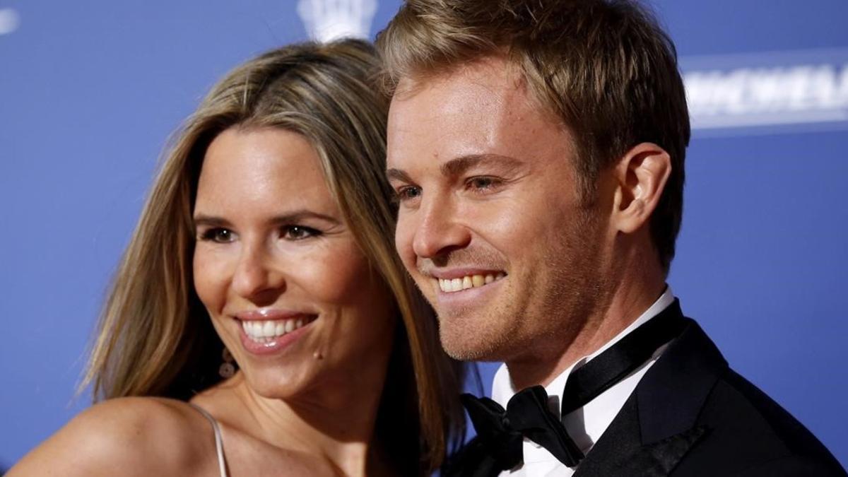 Vivian, esposa de Nico Rosberg, junto al campeón.