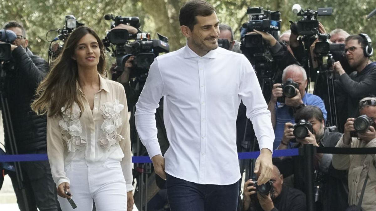 Sara Carbonero e Iker Casillas a la salida del hospital
