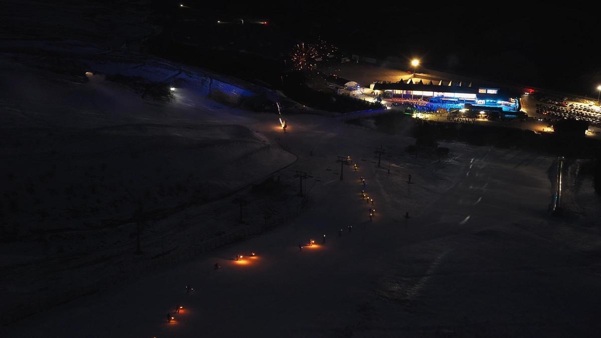 Bajada de antorchas en Formigal durante Navidad