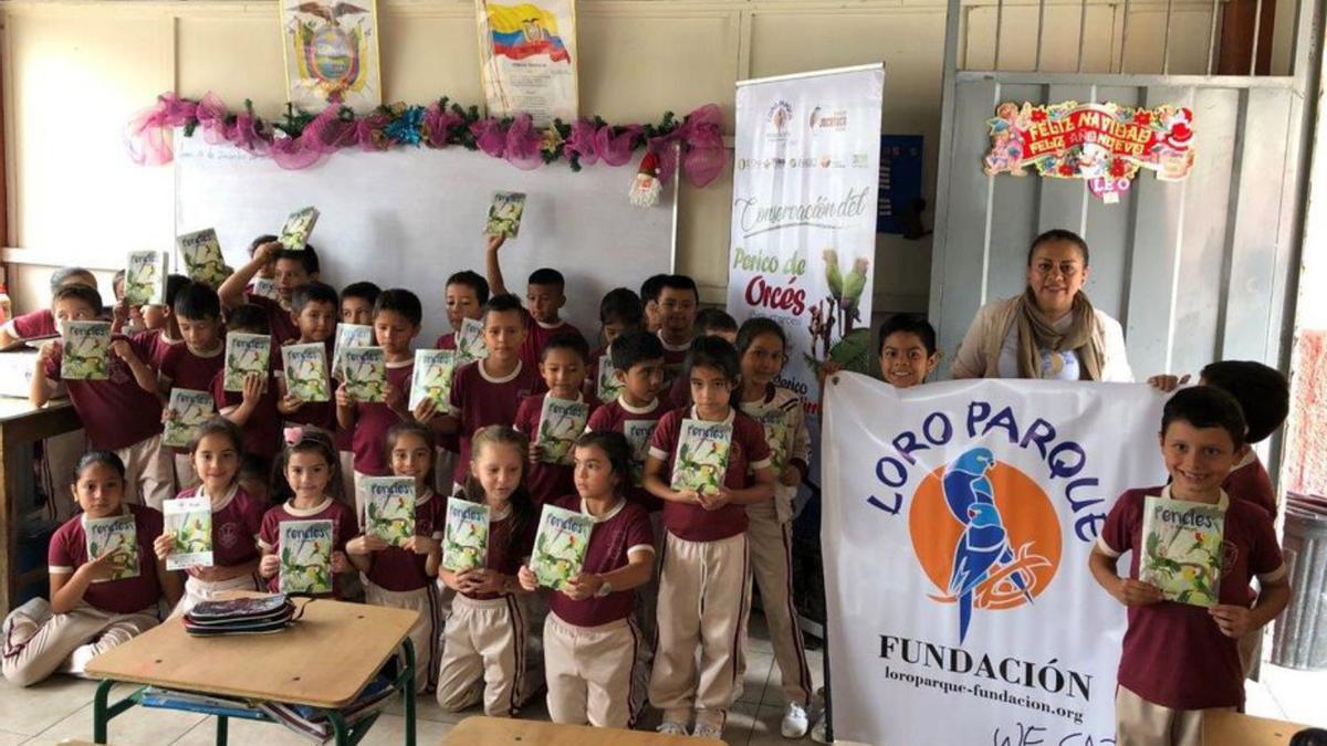 Actividad educativa de Loro Parque Fundación en Ecuador.