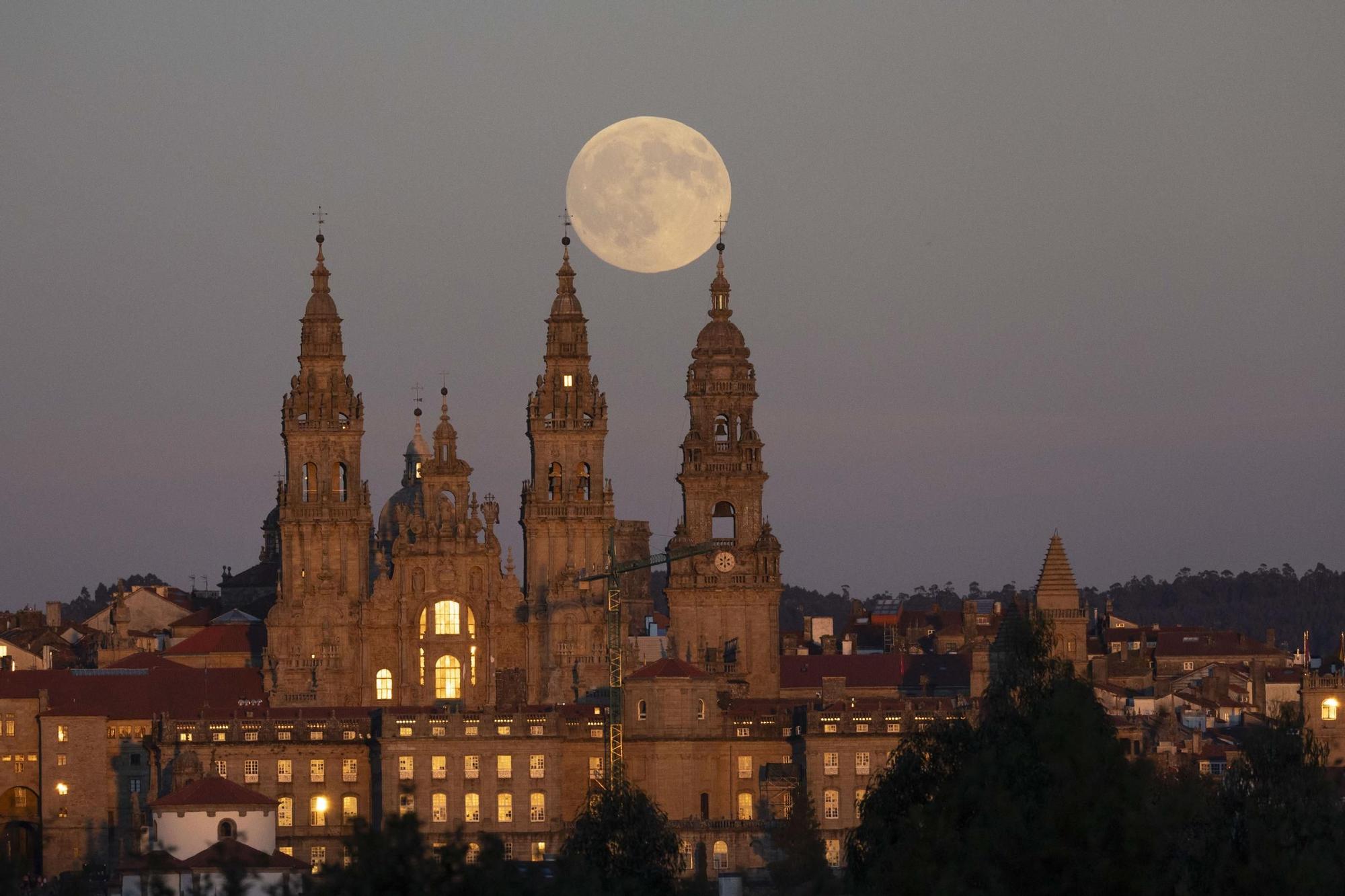 Así se vio la rutilante superluna del cazador