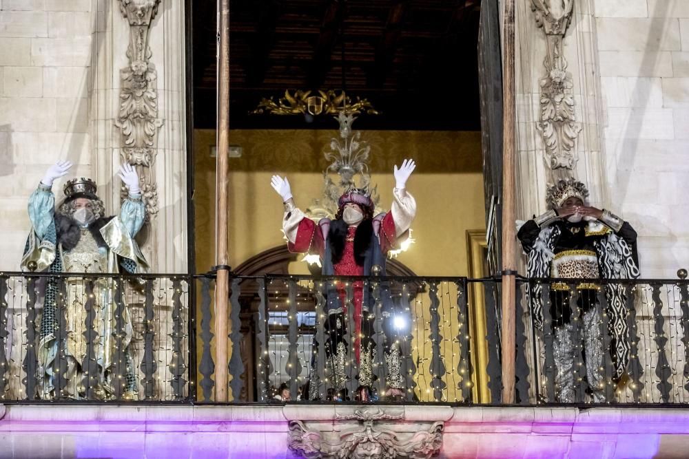 Mit Maske - die Heiligen Drei Könige auf Mallorca 2021