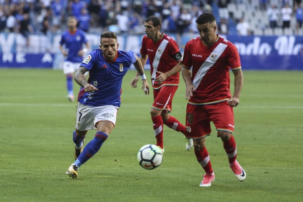 El partido entre el Real Oviedo y el Rayo Vallecano, en imágenes