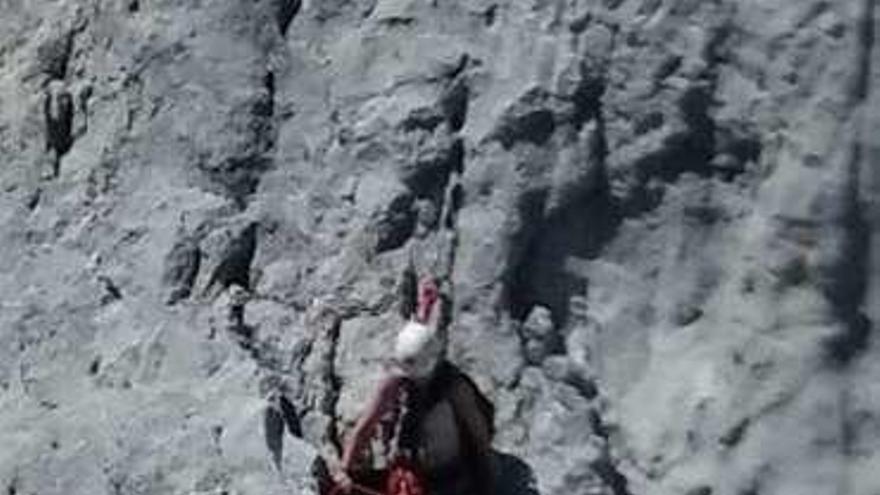 Rescate del montañero de 48 años, en la cara este del Urriellu.