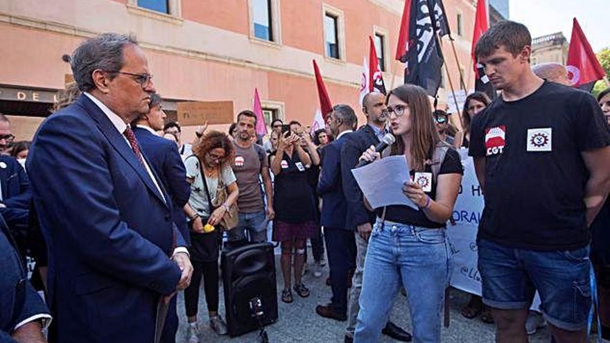 Torra escolta les reivindicacions dels doctorands