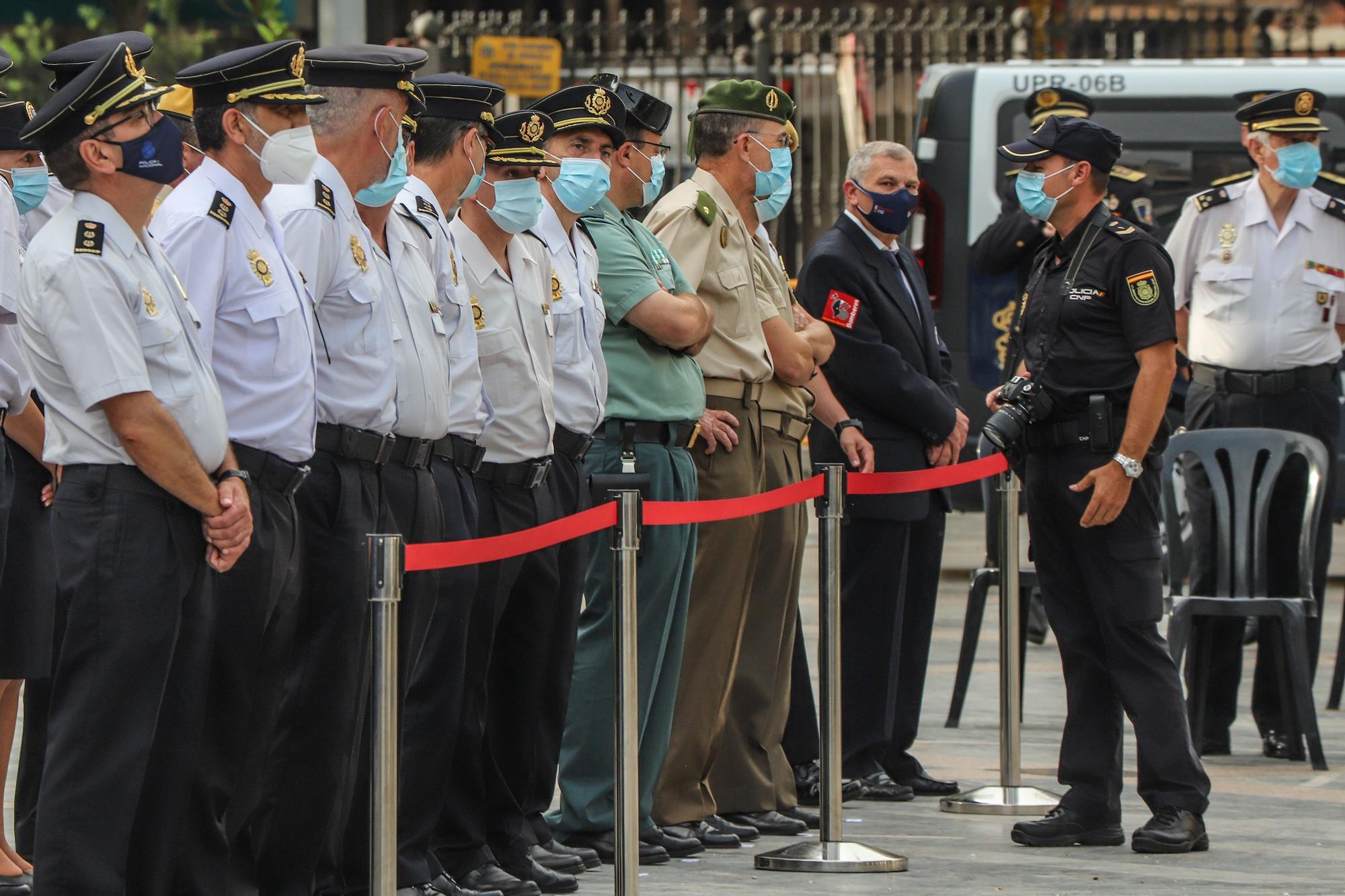 Ceremonia de entrega del bastón de mando  al inspector jefe de la Comisaría de la  Policía Nacional de Orihuela