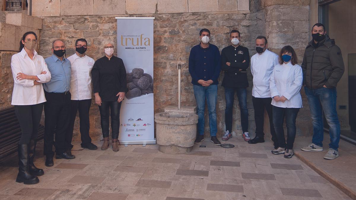 Foto de familia de la presentación de la 29ª edición de las jornadas de la trufa Morella-Els Ports.