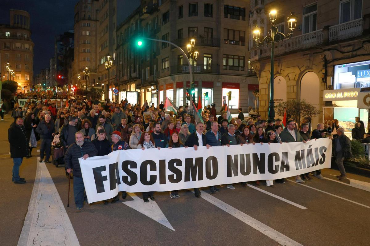 Manifestaciones en Vigo | Vigo alza la voz por la paz y contra el fascismo