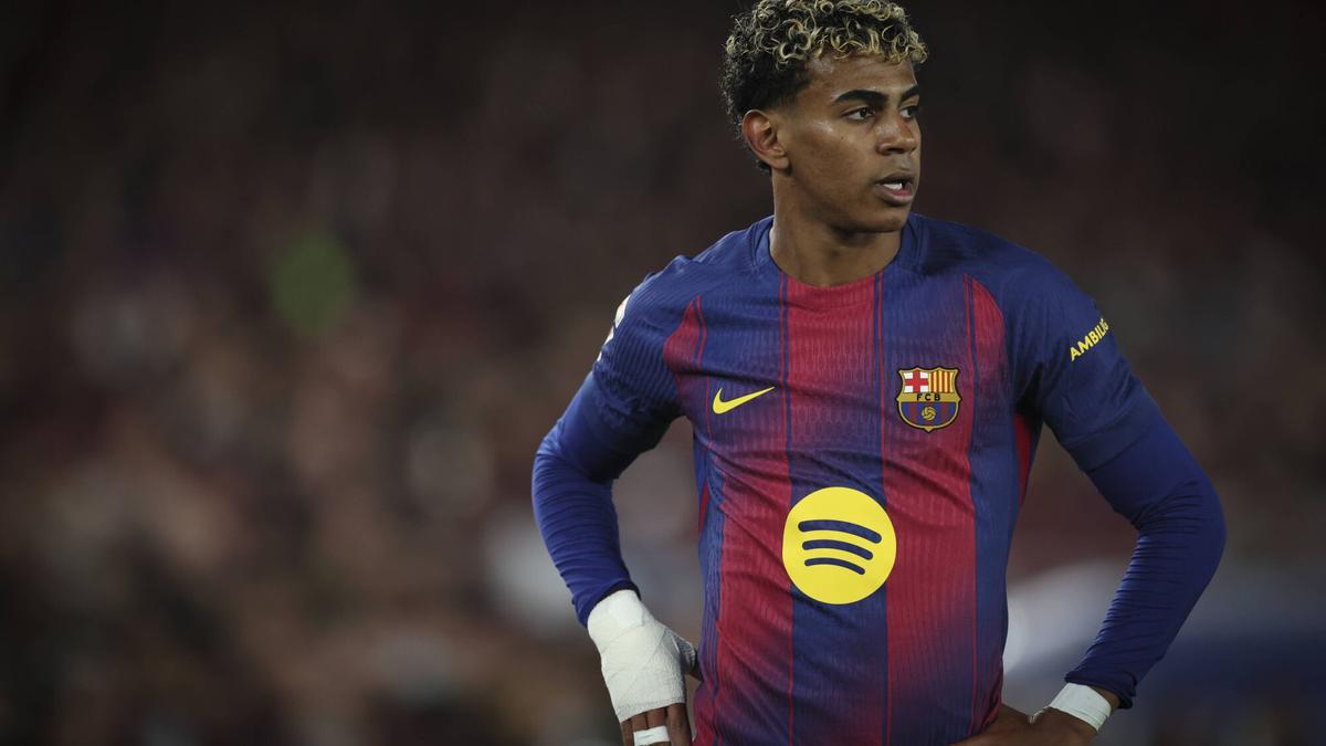 Lamine Yamal, durante un partido