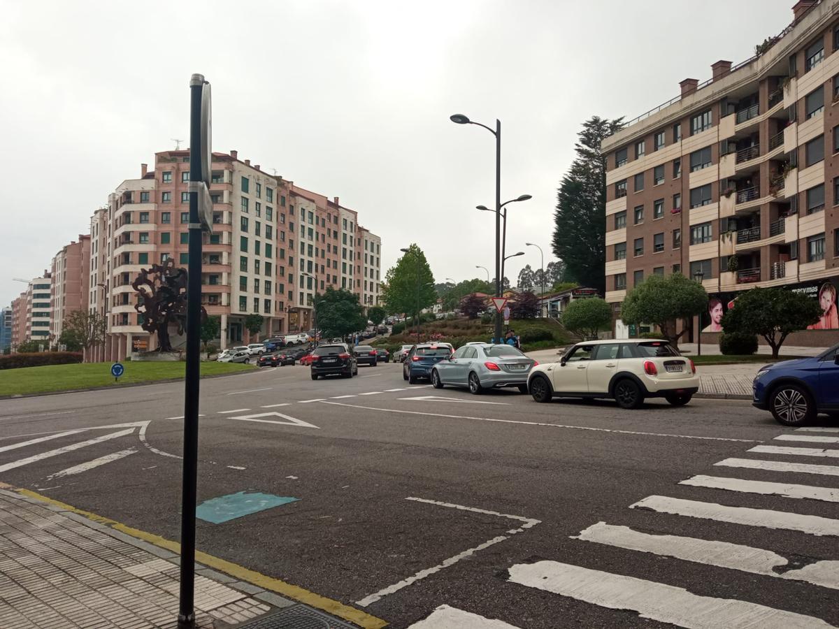 Colas para vacunarse en el Hospital Monte Naranco de Oviedo.