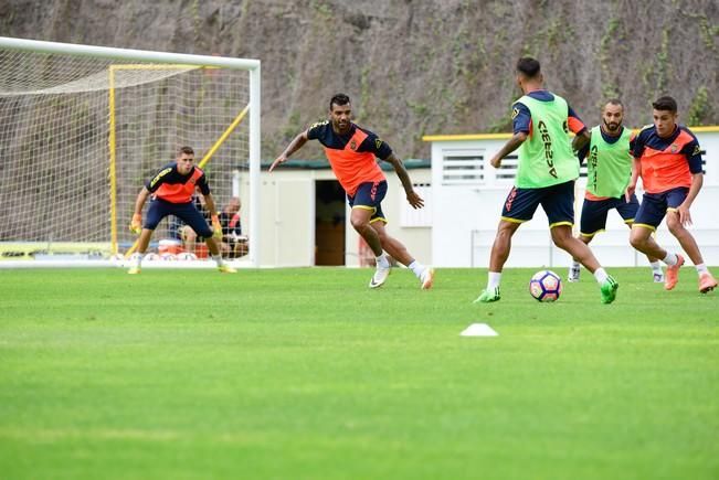 .Entrenamiento de la UD Las Palmas en Barranco ...