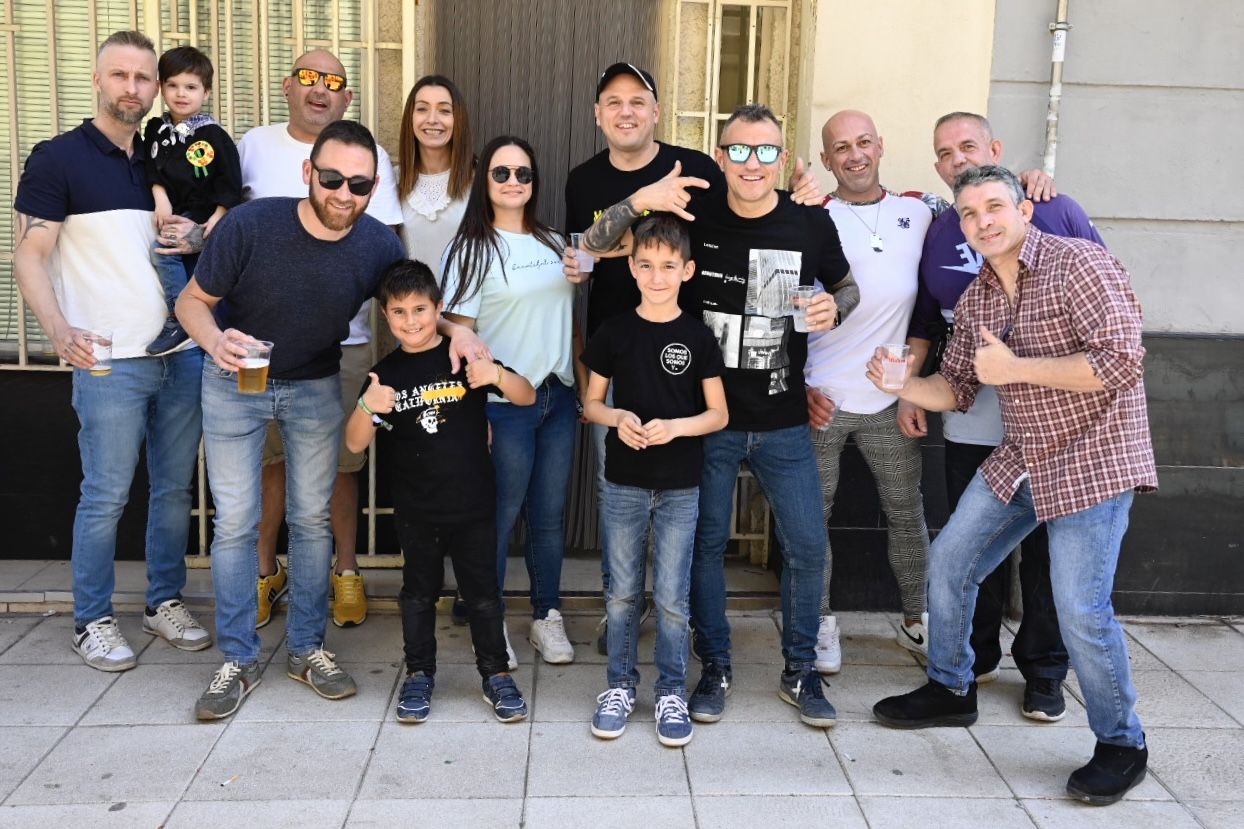 Búscate en la galería de fotos de las collas (II)