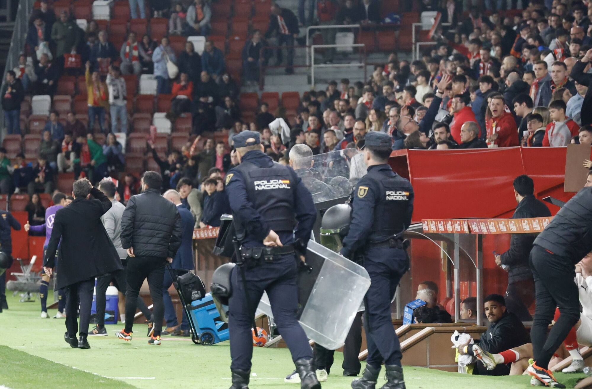 EN IMÁGENES: El Sporting - Tenerife disputado en El Molinón