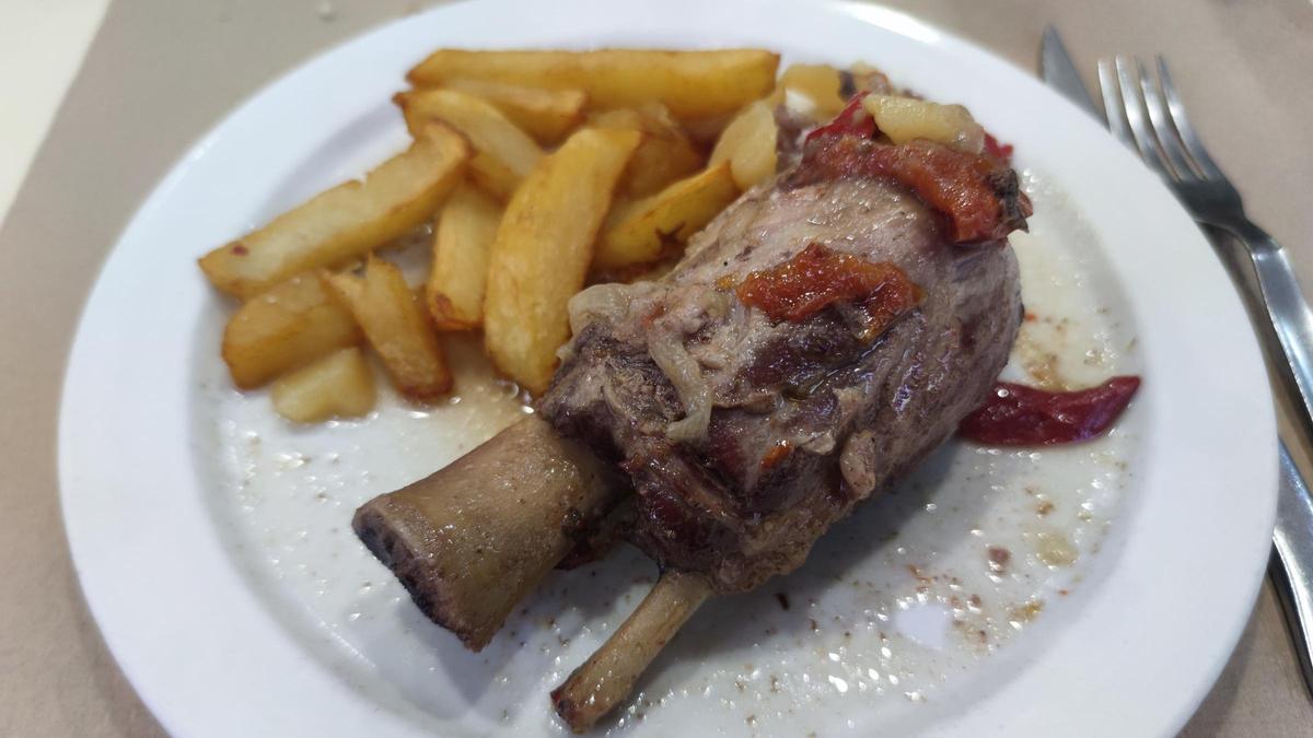 El codillo al horno del restaurante La Maduixa.