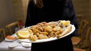 Celebra la tradicional cena de Pescaíto en este restaurante de Madrid