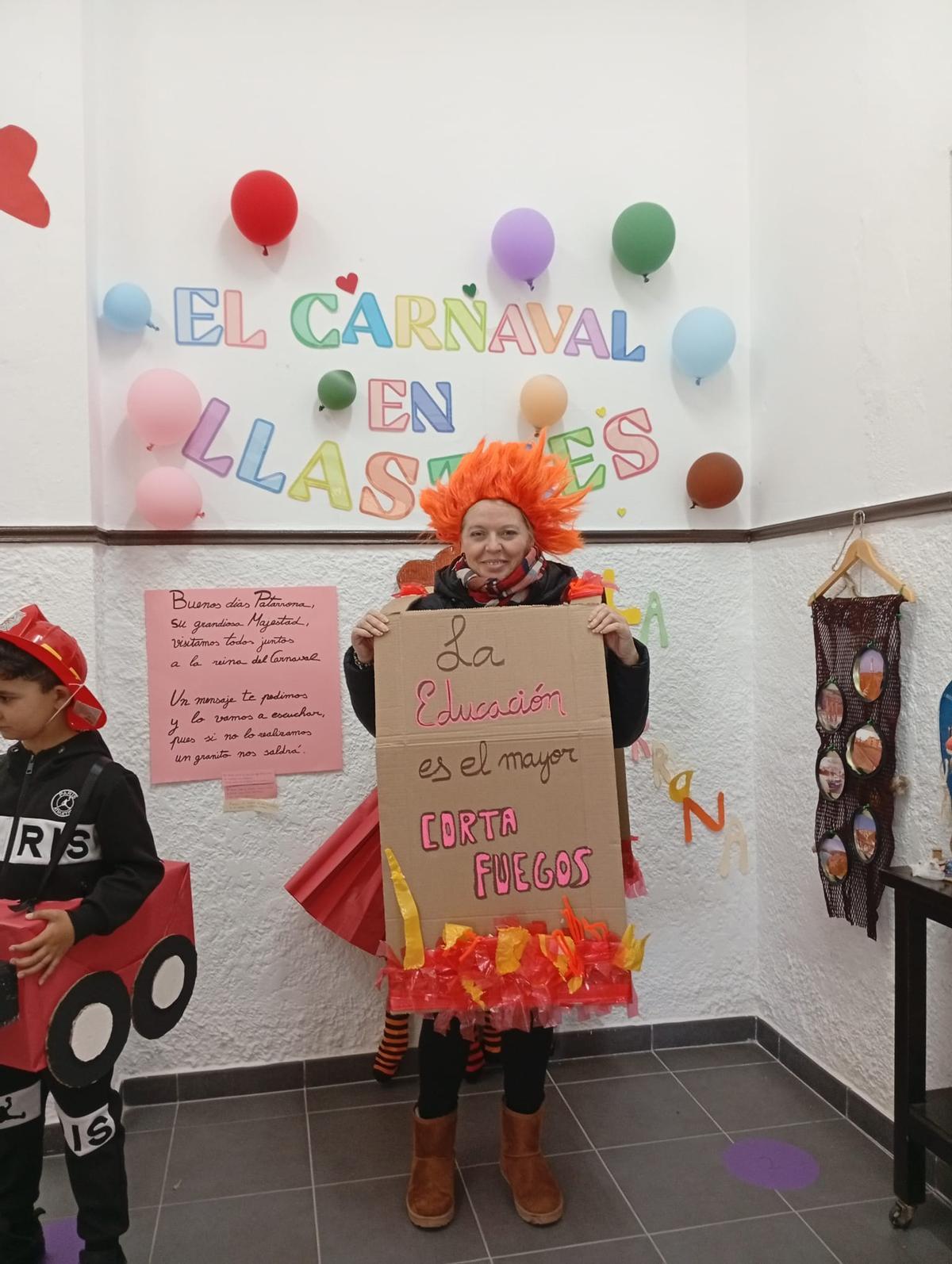 Antroxu intergeneracional en Llastres, con el alumnado y el profesorado del colegio Matemático Pedrayes