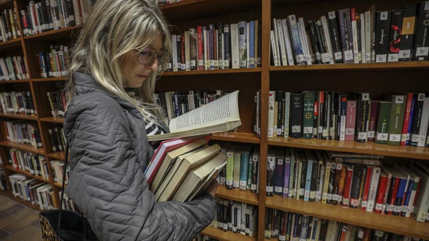 Las bibliotecas de Elche ponen en valor el teatro en abril y preparan la XIV Book-Crossing