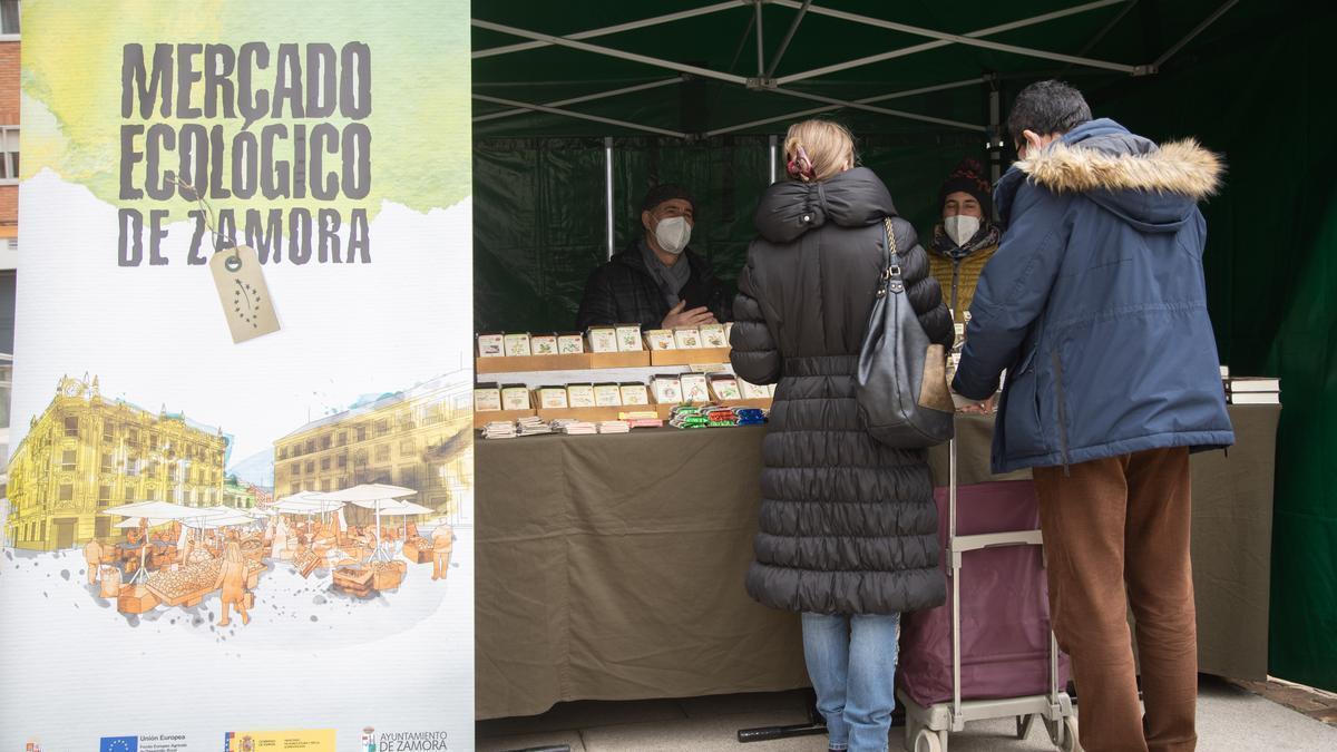 Una edición del mercado ecológico en la plaza Constitución.