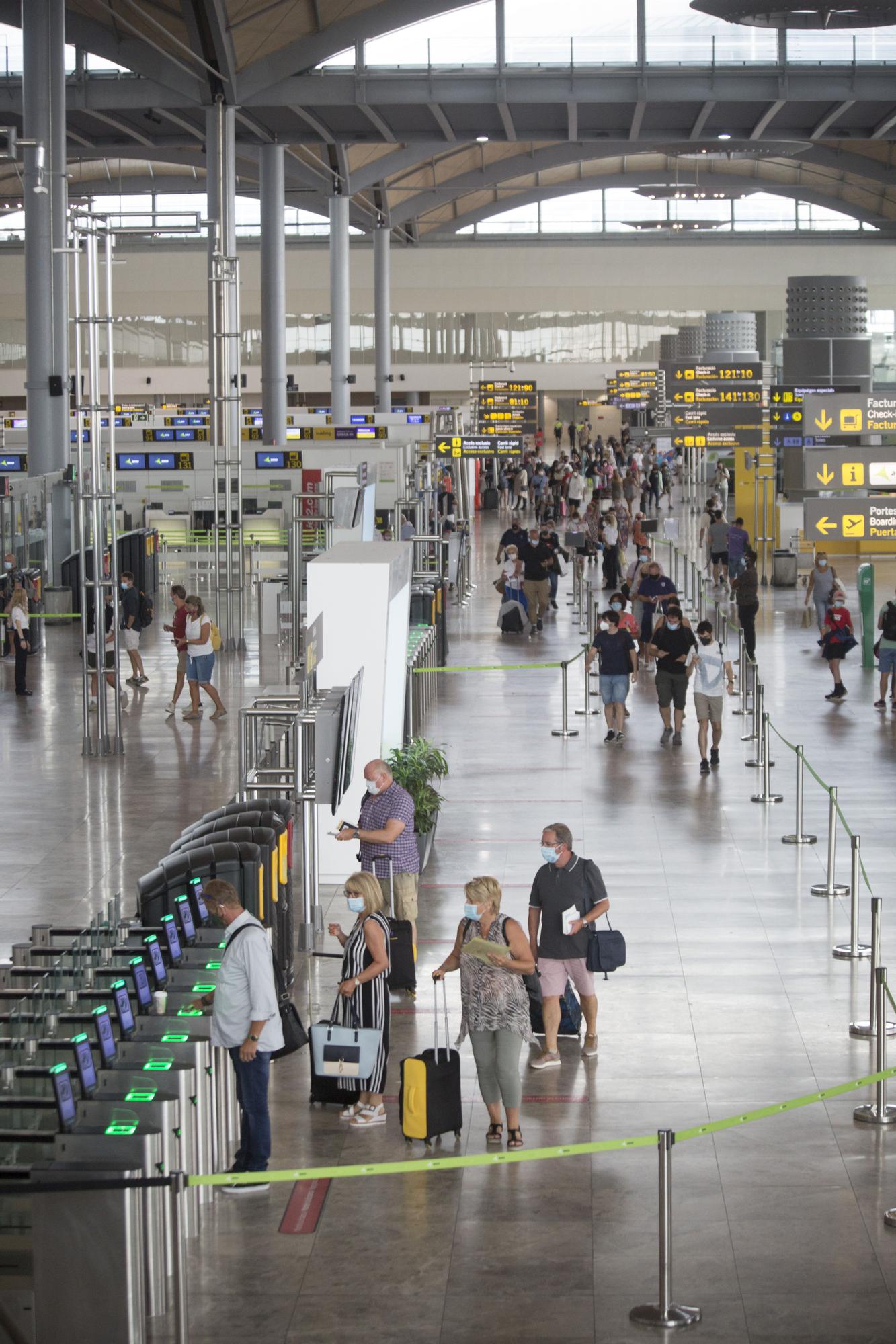 El aeropuerto de Alicante-Elche, entre los 14 más limpios y seguros de Europa frente al covid