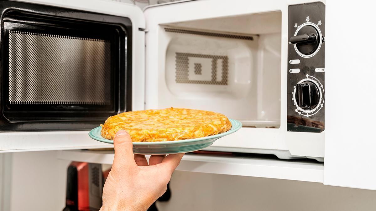 El botón secreto del microondas que te permite hacer una tortilla en solo dos minutos