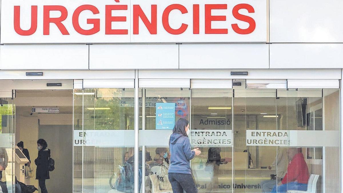 Imagen de la puerta de Urgencias del Hospital Clínico de València