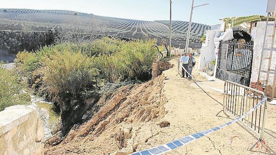 Se produce un desprendimiento de un muro en el núcleo rural de Casatejada