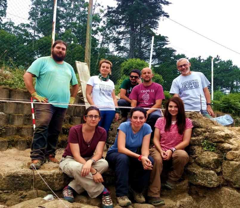 Investigadores de Vigo y Santiago hallan una muestra de peces de hace 1.700 años en el yacimiento romano de Adro Vello, en O Grove