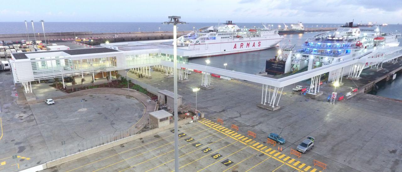 Terminal de Naviera Armas Trasmediterránea en el Puerto de Las Palmas desde la que lleva a cabo gran parte de sus operaciones. | LP/DLP