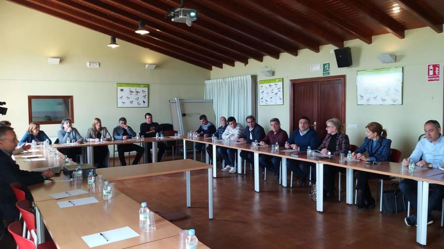 Reunión organizada por la Junta con los 29 alcaldes terracampinos de Zamora, en Villafáfila. | A. B.