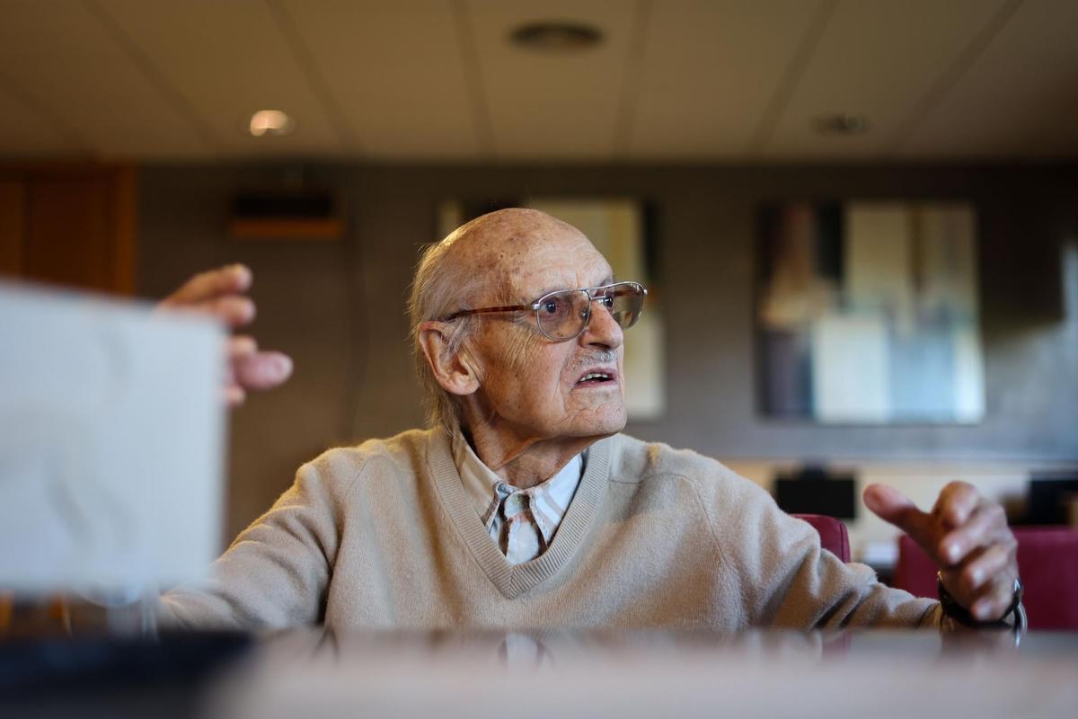 El escultor Adolf Aymat cumple 94 años El escultor Adolf Aymat cumple 94 años