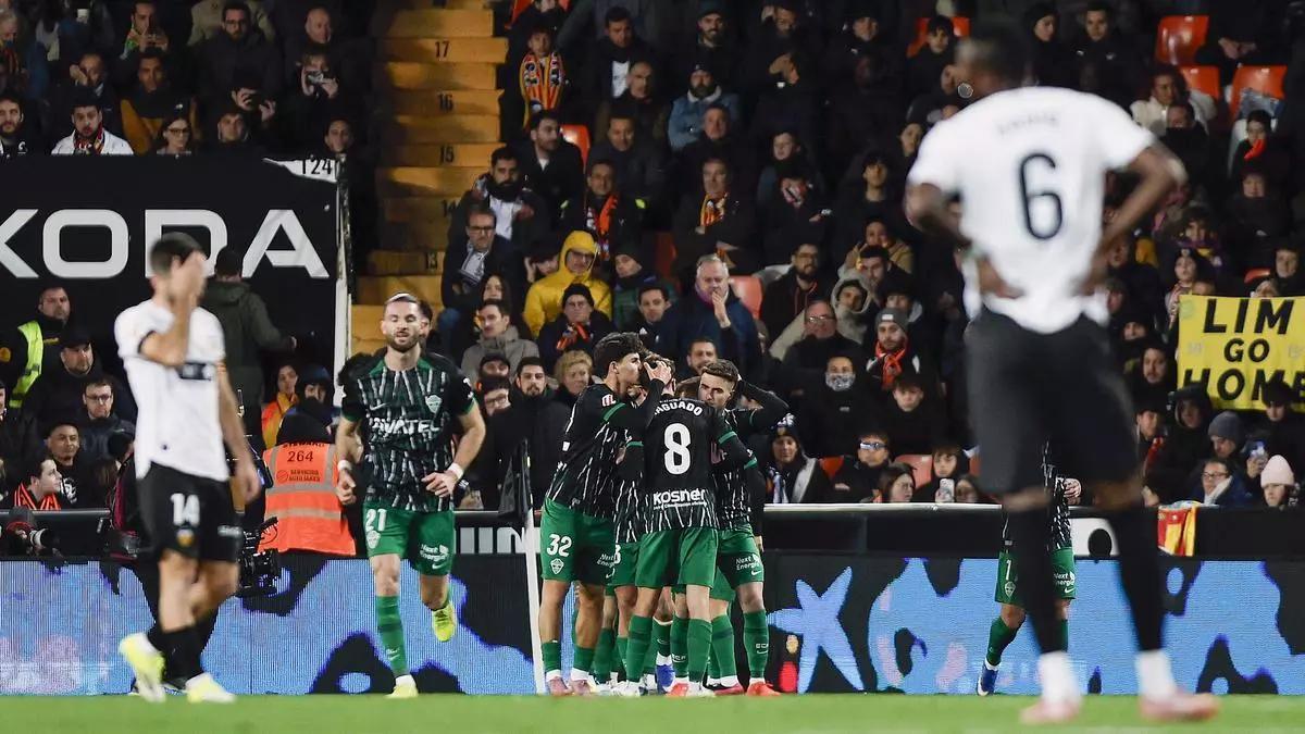 Valencia-Elche en Mestalla.
