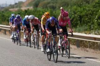 La Vuelta llega a Córdoba, en directo | Leknessund se escapa y lidera la etapa tras el Puerto de Artafi