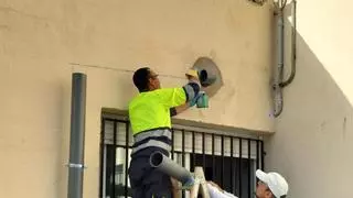El Ayuntamiento de Alicante ejecuta reparaciones en 15 colegios tras un curso lleno de quejas por el mantenimiento