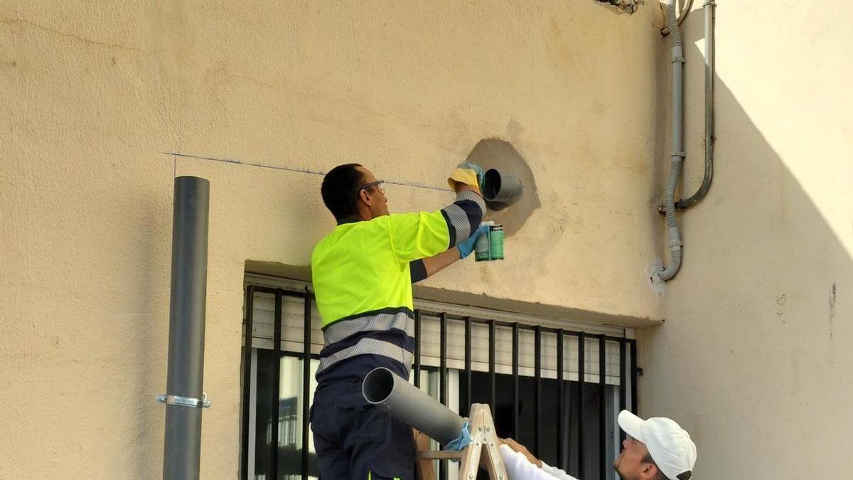 Aseos rotos en el colegio Carlos Arniches de Alicante
