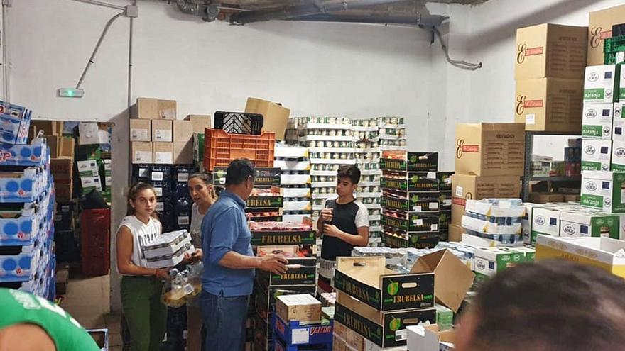 La Asociación de vecinos las Lagunillas Centro distribuye alimentos a más de dos mil familias