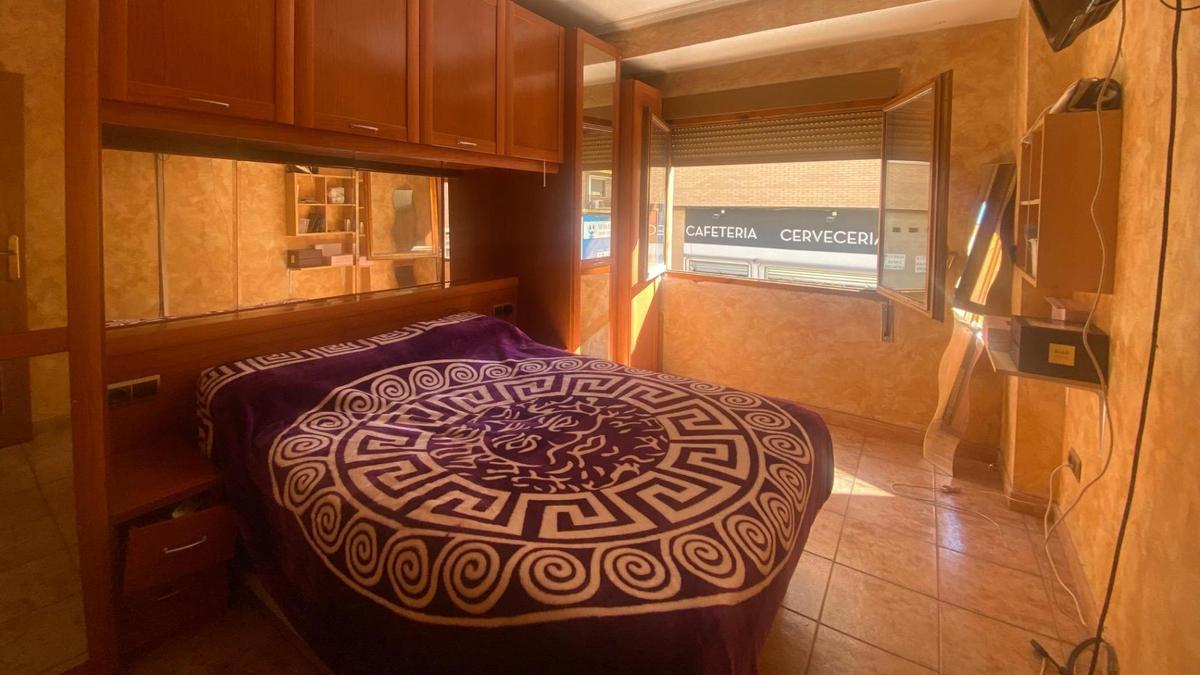 Habitación principal de la casa a la venta en La Almozara