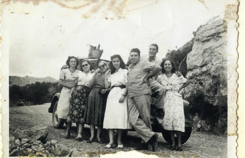 Jóvenes de es Capdellà, durante una excursión en 1950.